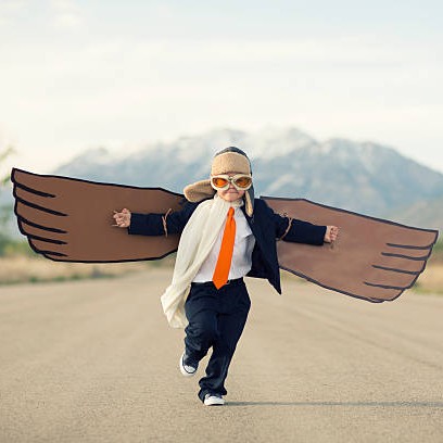 Ein Kind welches, durch eine Spende, die Fl&uuml;gel gehoben werden. 