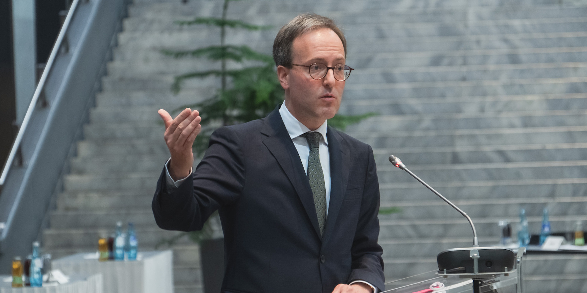 200513 Corona Landtag Congress Oberhofer am Pult(129)-1920x960