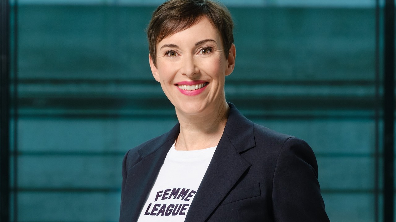HENRIKE BRANDSTÖTTER
NEOS-Sprecherin für Frauen, LGBTIQ+, Medien- und Netzpolitik, Entwicklungszusammenarbeit | Abgeordnete zum Nationalratlächelt