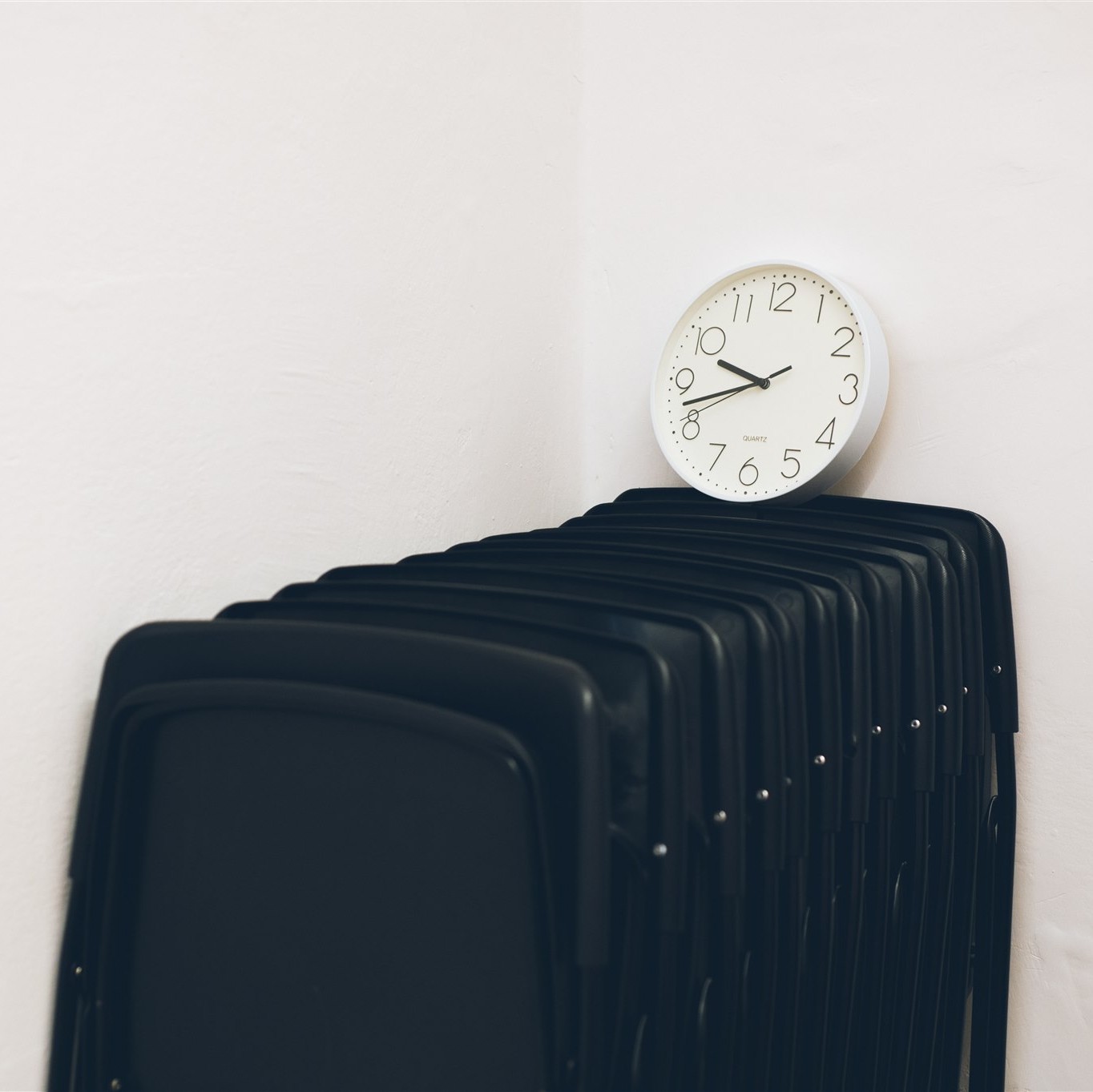 NEOS Lab Zeit Termin Datum (neos office 291123-29 Amelie Chapalain)-1364x1363