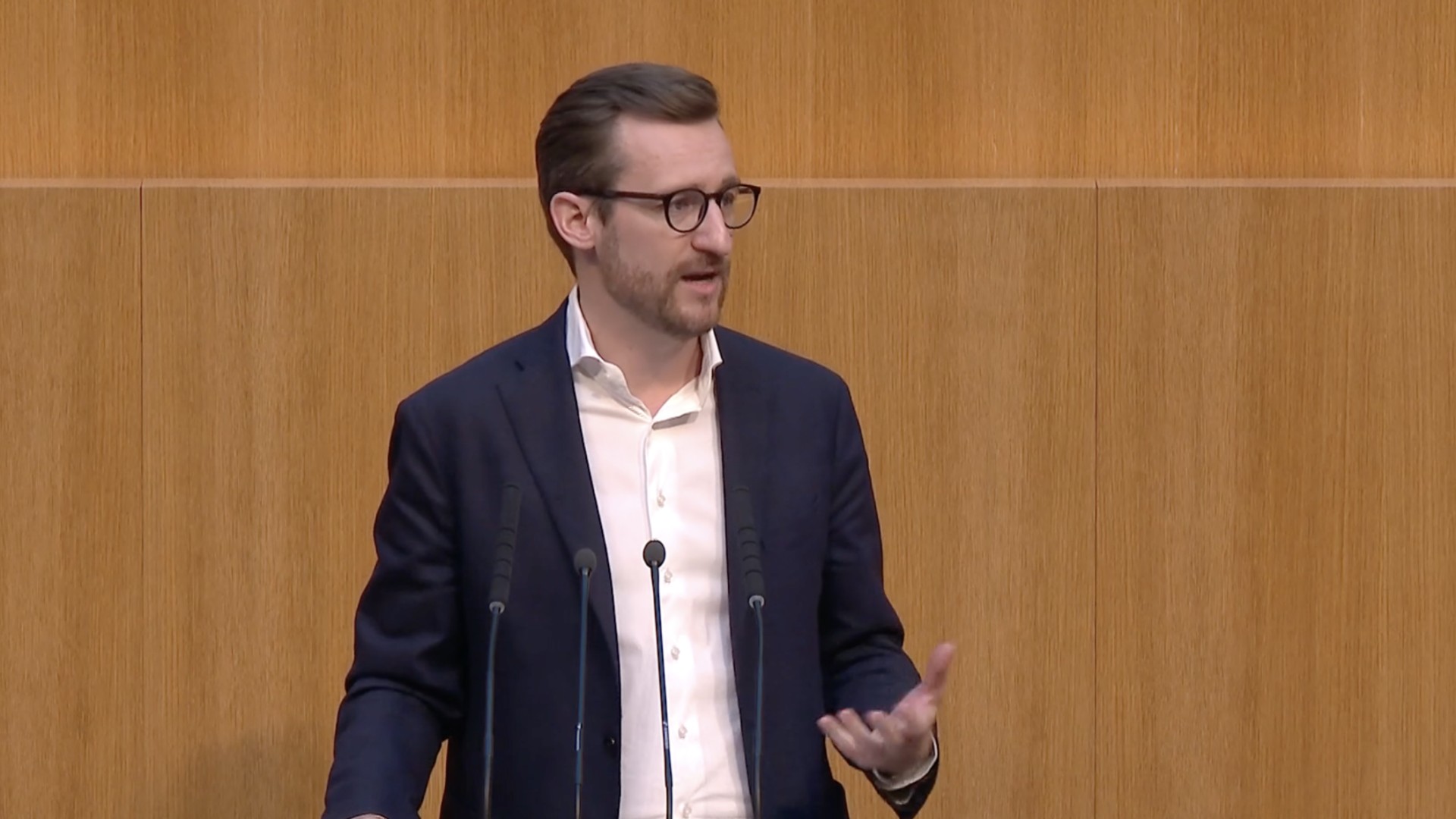 johannes-gasser-parlament.png