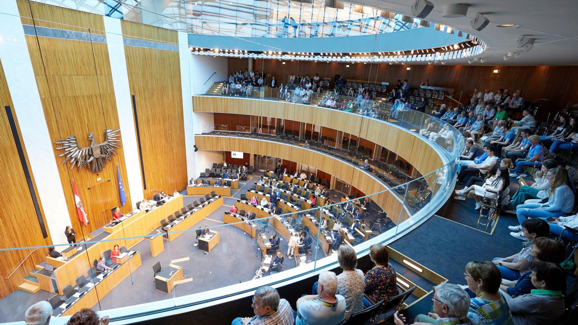 Österreichisches Parlament Saal.jpg